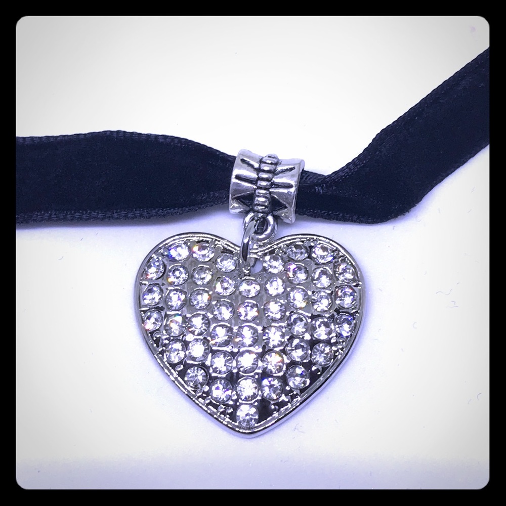 Sparky Crystal Heart 15" Velvet Choker [JW-19]
